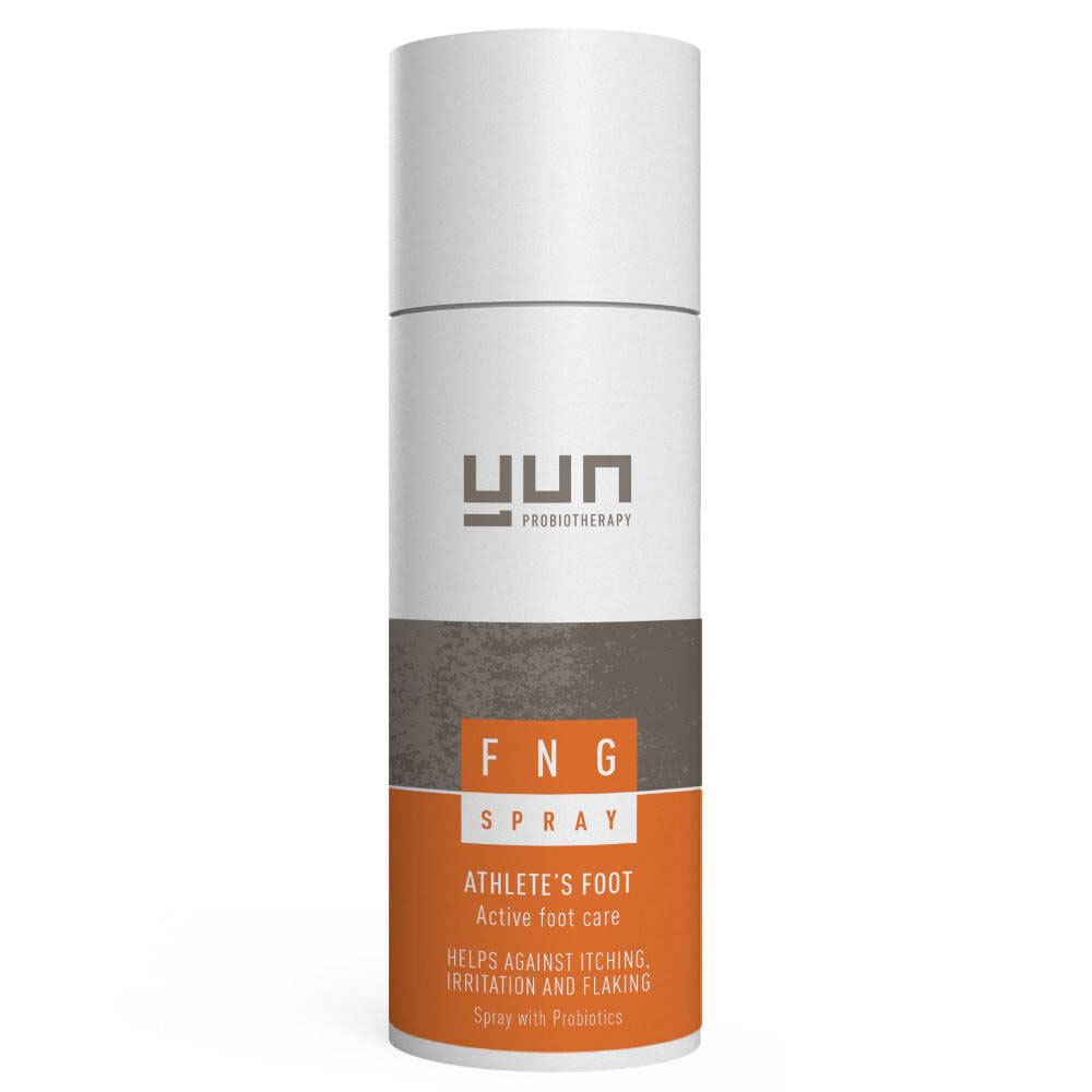 YUN FNG Spray, witte spuitfles met bruin en oranje etiket. Tekst: Athlete's Foot, helpt tegen jeuk en schilfering.