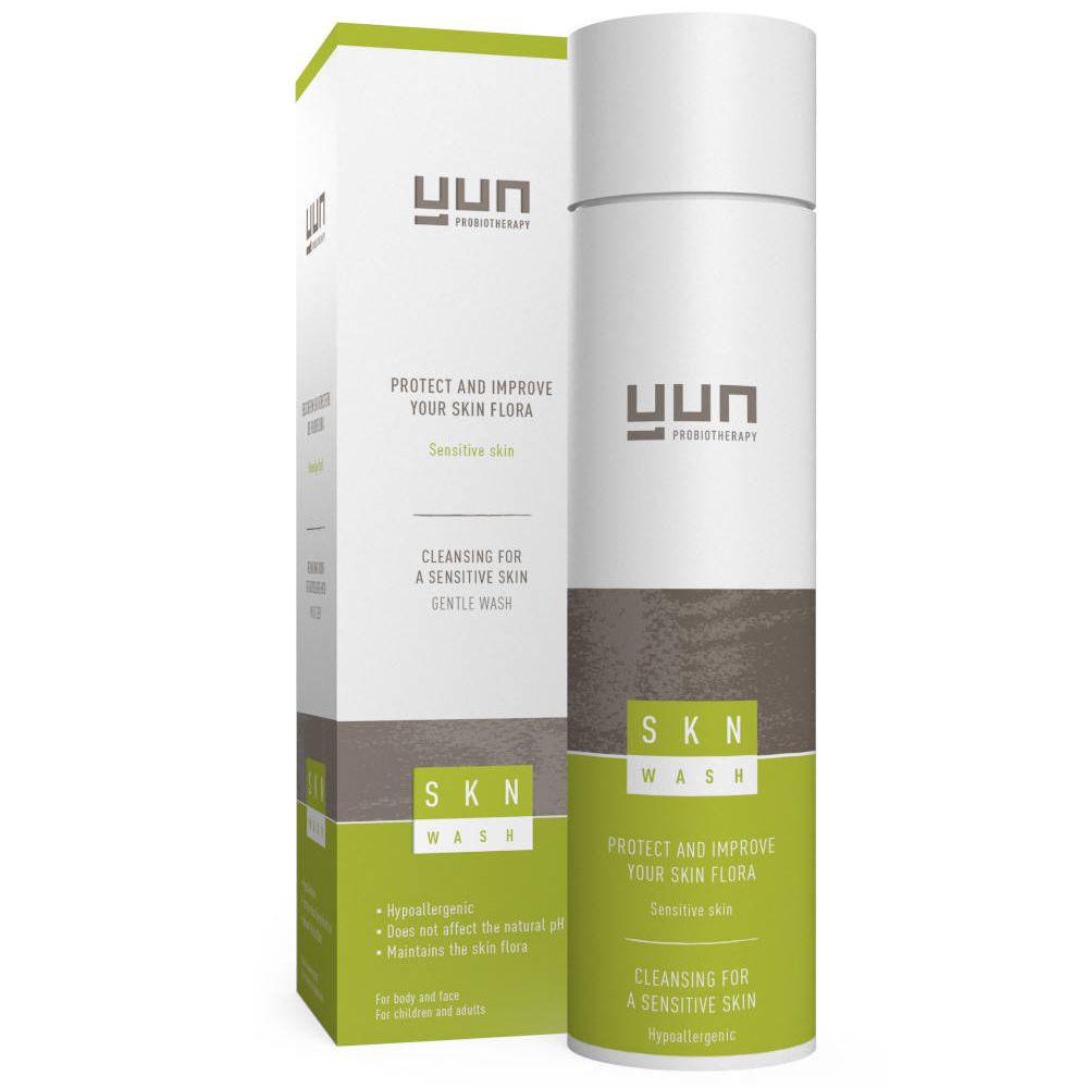 Cilindrische fles en doos. Opschrift: YUN, SKN WASH. Groen-wit design. Tekst: Protect and improve your skin flora.