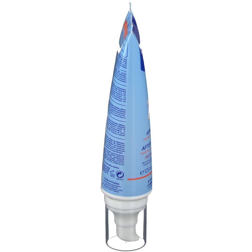 Lichtblauwe tube met tekst. Witte dispenser met transparante dop. Opschrift: After Sun Lotion. Productnaam niet inbegrepen.