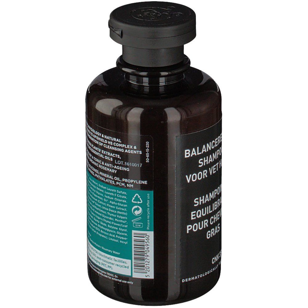 Donkerbruine fles met zwarte dop. Opschrift: Balance Shampoo. Tekst in het Duits, Nederlands, Frans. Dermatologisch getest.