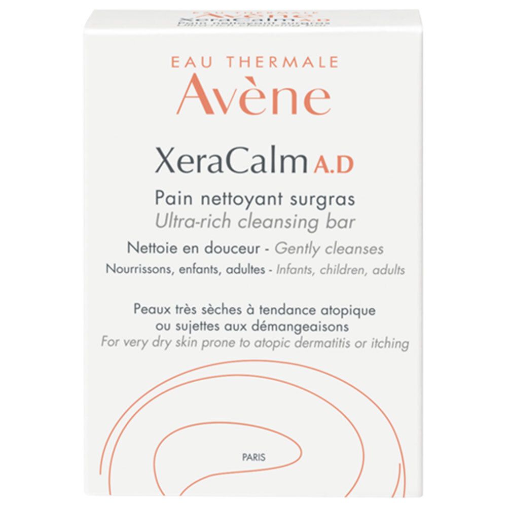 Witte doos met productinformatie. Opschrift: Avène XeraCalm A.D. Ultra-rich cleansing bar. Voor een zeer droge huid.