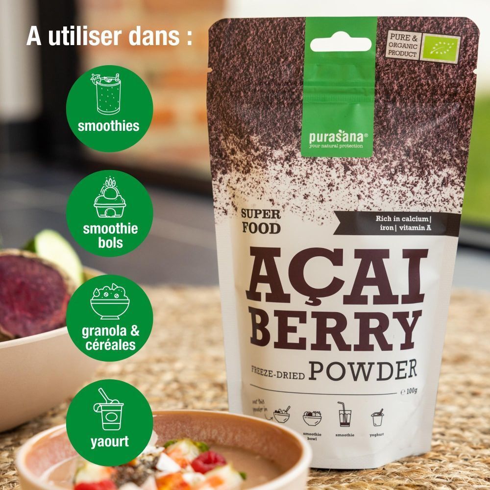 Poudre d'açai berry Purasana. Emballage avec informations nutritionnelles et antioxydantes. Label vegan. Fond vert.