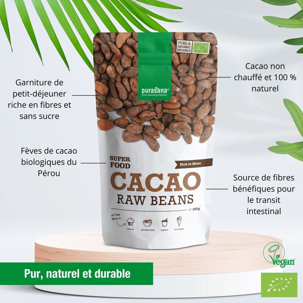 Purasana Cacao Raw Beans. Fèves de cacao, texte et illustrations. Sur fond bois. Dessert, smoothie, glace, yaourt.