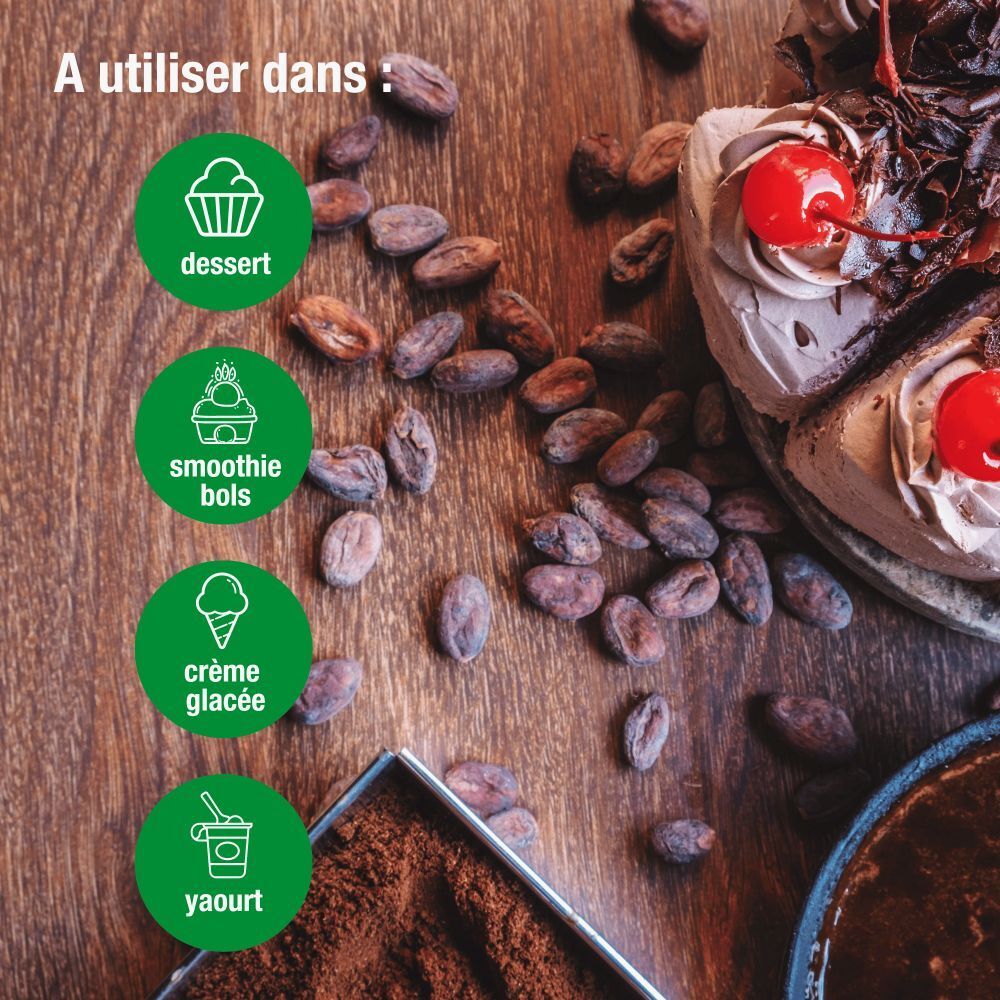 Purasana Cacao Raw Beans. Fèves de cacao, texte et illustrations. Sur fond bois. Dessert, smoothie, glace, yaourt.