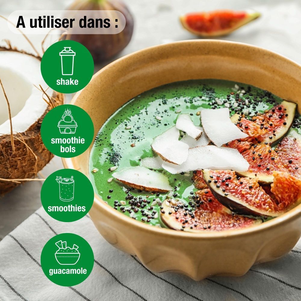 Bol de smoothie vert, figues et copeaux de noix de coco. Illustrations d'utilisation.