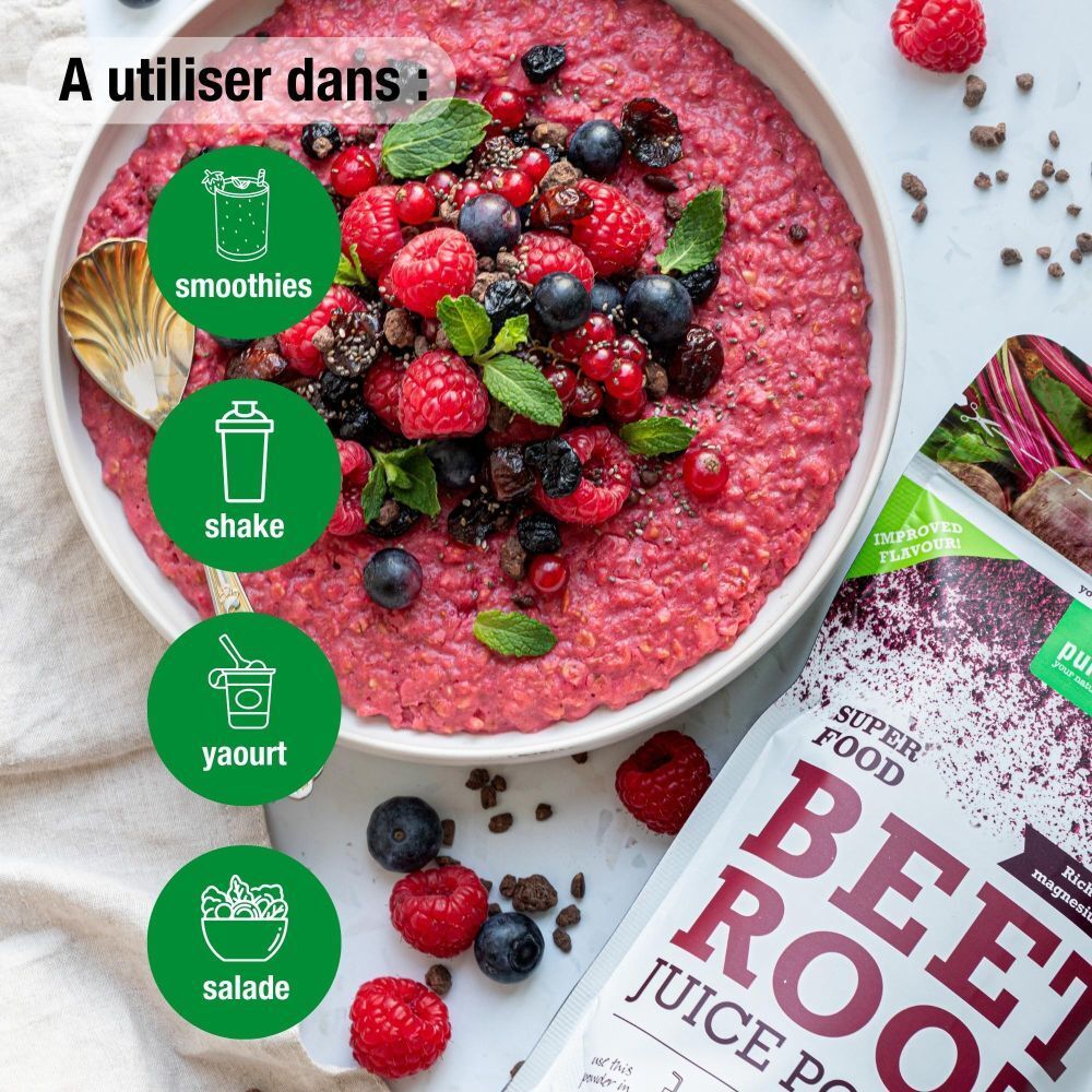 Bol de porridge rouge, baies et poudre de jus de betterave purasana®. Utilisation : smoothies, shakes, yaourt, salade.