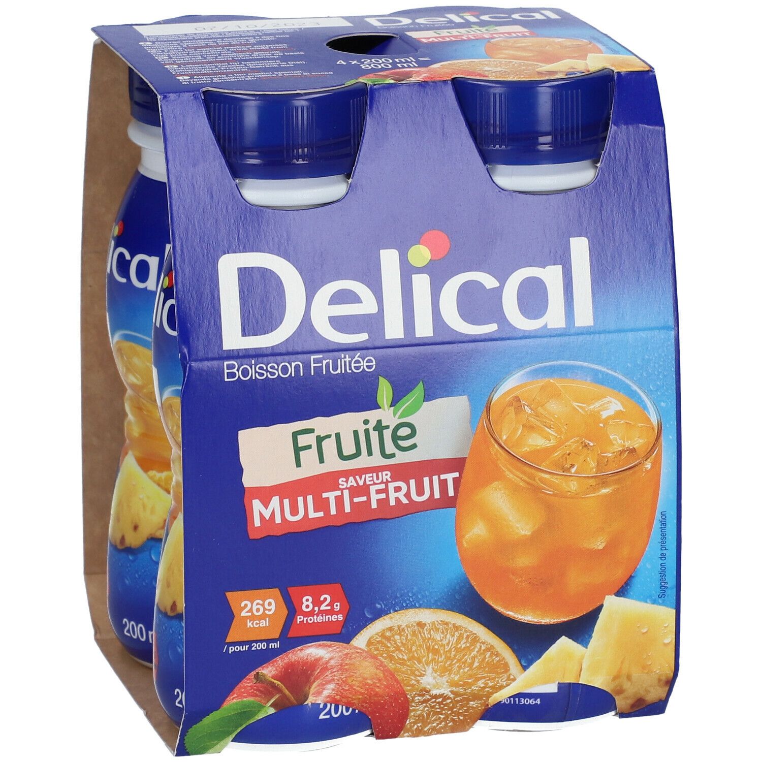 Packung mit vier Flaschen Delical Fruchtdrink Multivitamin. Blaue Flaschen mit gelbem Getränk und Fruchtbildern. Kartonverpackung.