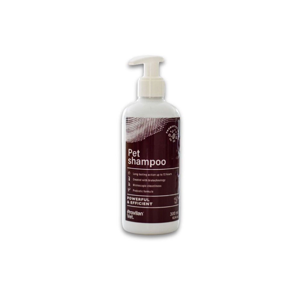 Weiße Flasche mit Pumpspender, Etikett mit 'Pet shampoo' und Produktmerkmalen.