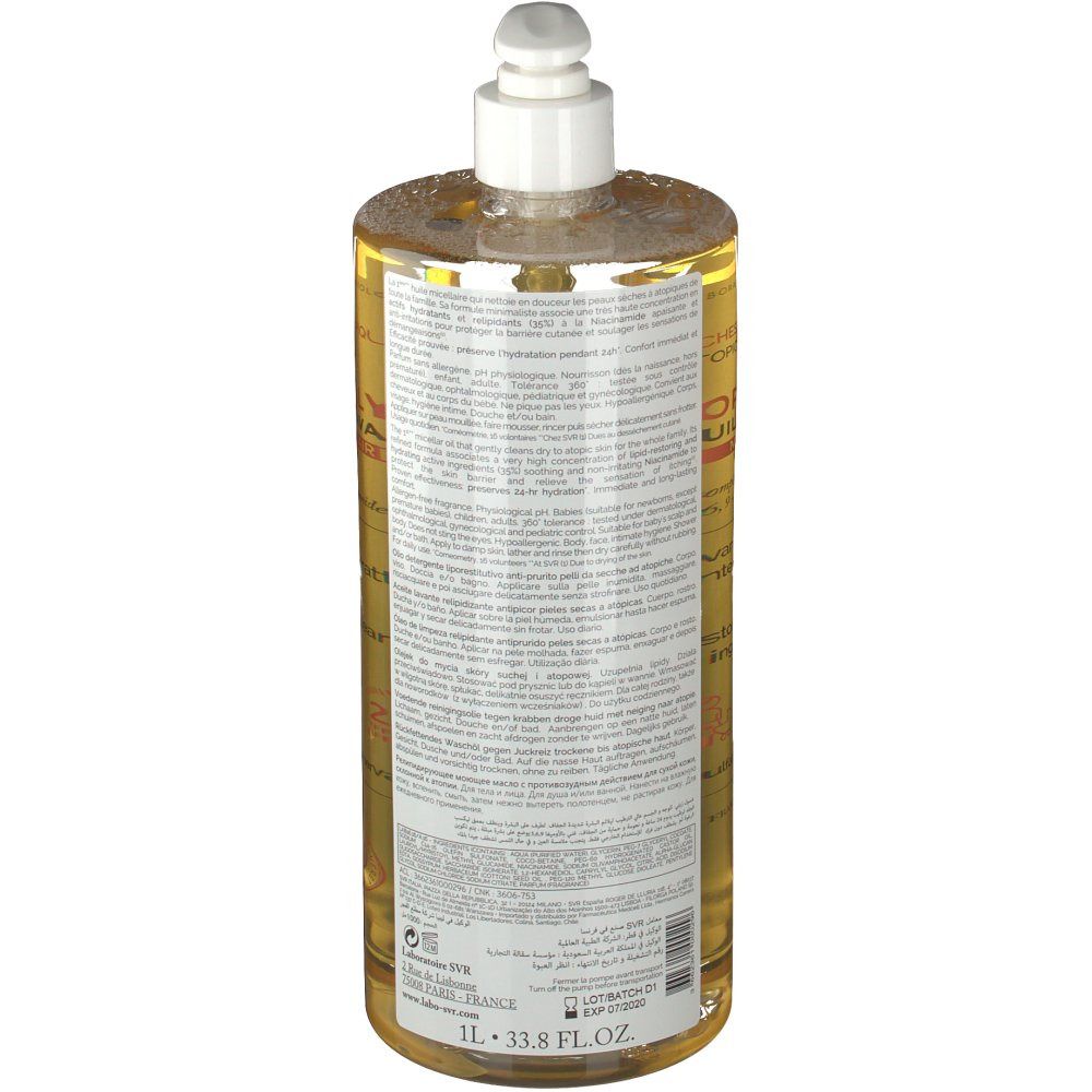 Transparente Flasche mit weißem Pumpverschluss. Rückseite mit Text. Flüssigkeit sichtbar. Perspektivische Ansicht.