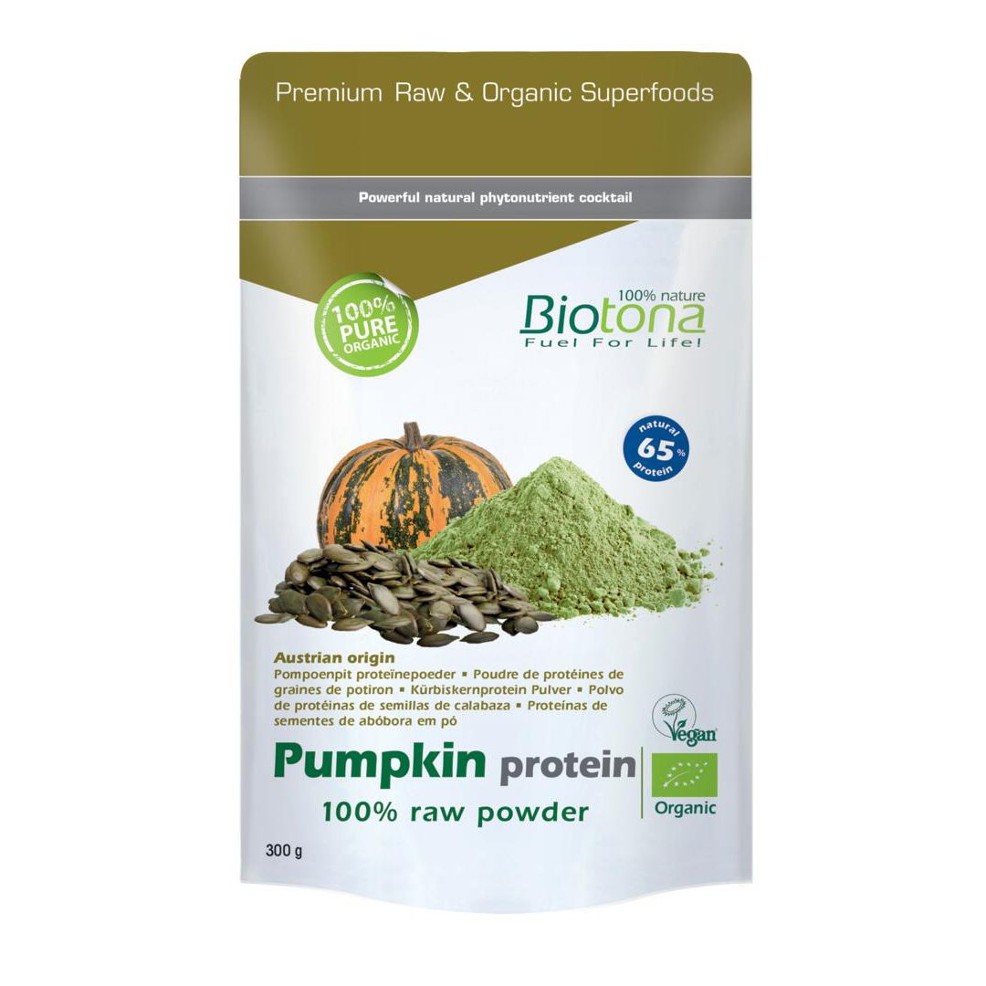 Sachet de poudre de protéines de courge. Inscriptions : Biotona, illustration de courge, 100% Pure Natural, 65% protéines, label bio.