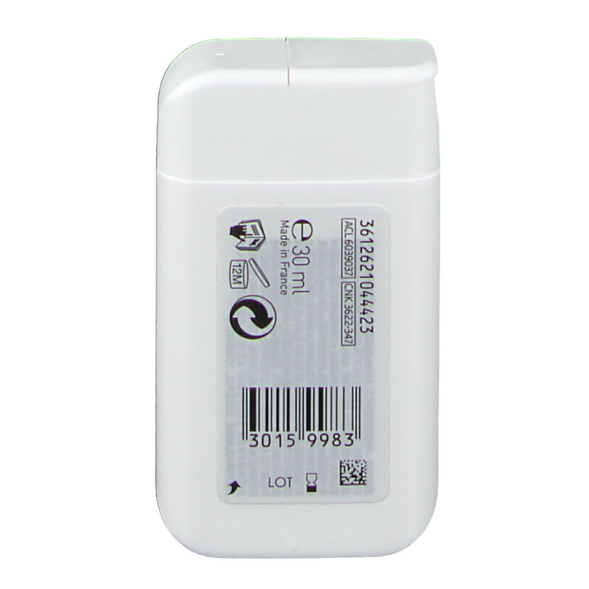Achterkant van een witte verpakking. Barcode, tekst en symbolen. 30 ml. Made in France. Houdbaarheidssymbool.