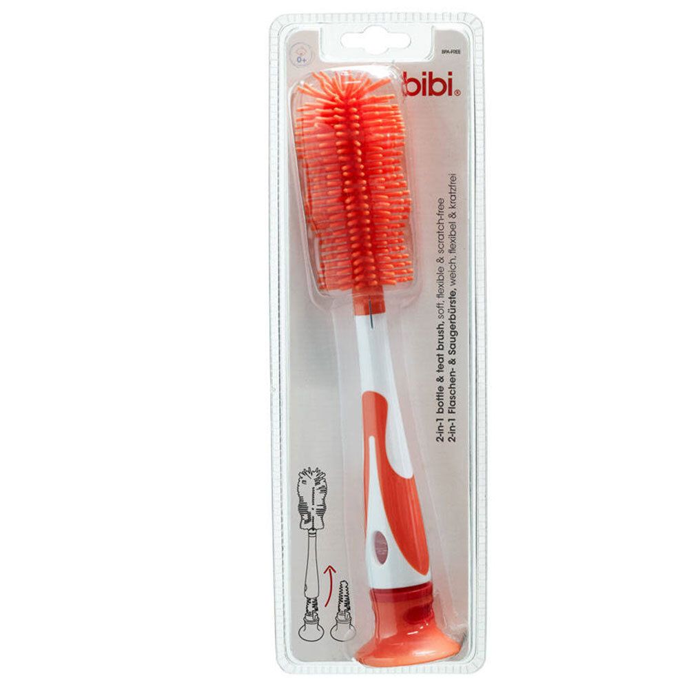 Brosse à biberon dans son emballage. Tête rouge, manche rouge et blanc. Texte : bibi, brosse 2-en-1, doux et sans rayures.
