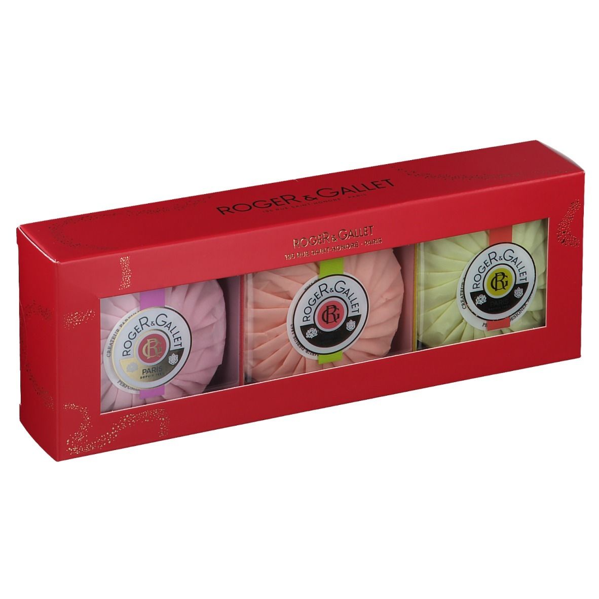 Coffret rouge avec trois savons parfumés. Chaque savon est emballé. Marque Roger & Gallet.