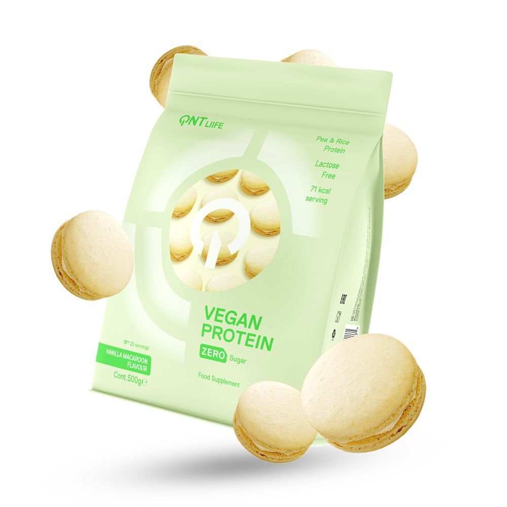 Sachet de QNT Vegan Protein Vanille-Makrone. Inscription: Vegan Protein Zero Sugar. Entouré de macarons.