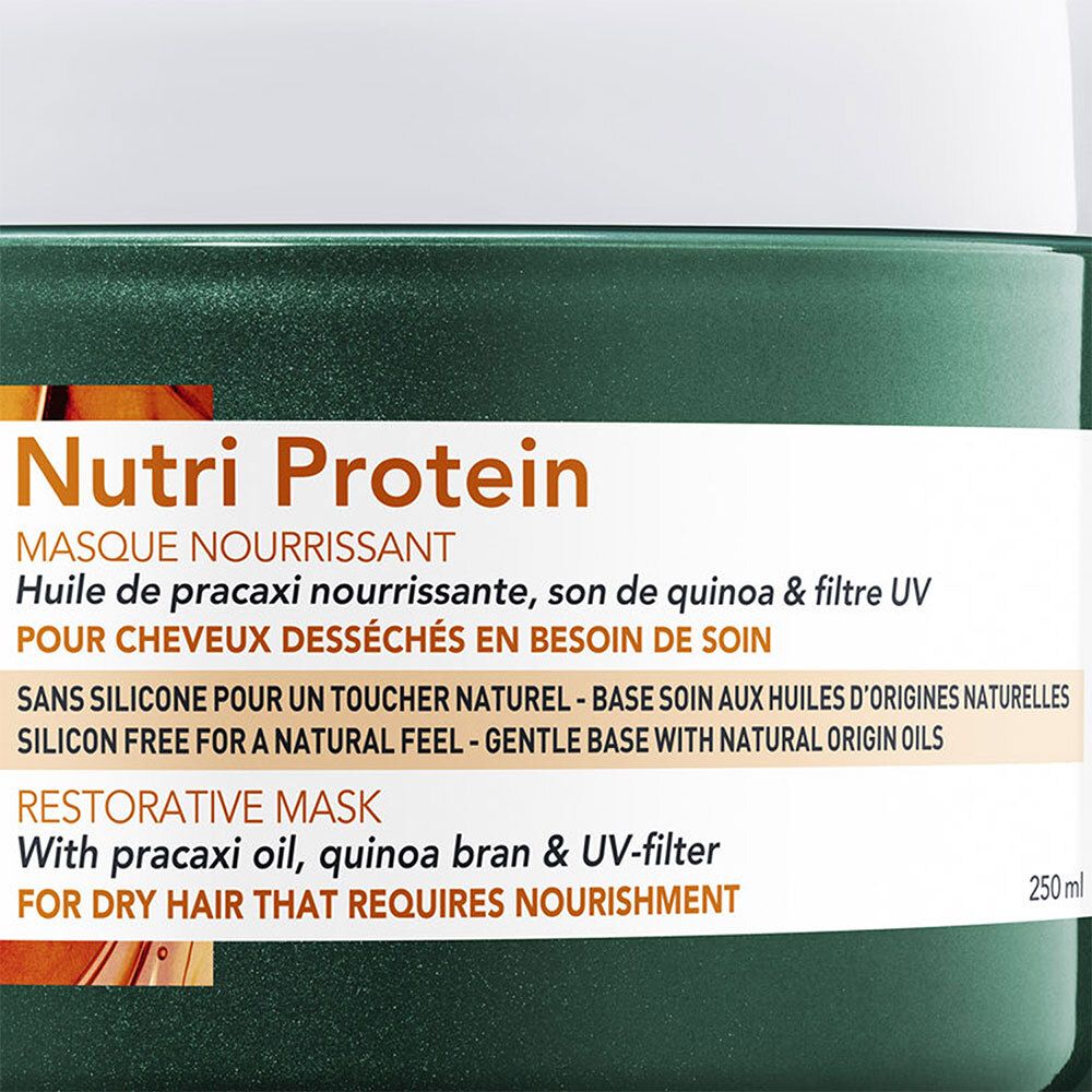 Close-up van de productbeschrijving op de pot. Tekst: Nutri Protein Maske. Voor droog haar. Met pracaxi-olie, quinoa en UV-filter.
