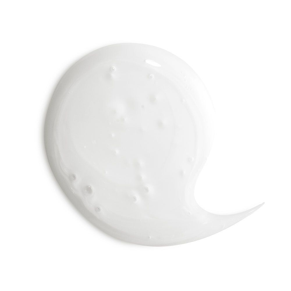 Gros plan sur une portion de shampooing blanc. Forme ronde avec une petite pointe.