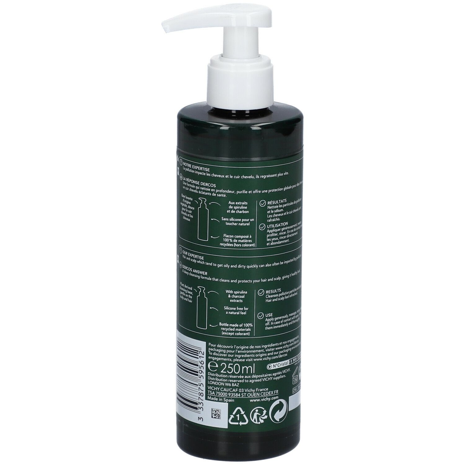 Achterkant van een groene fles met witte pomp. Tekst: Dercos Detox Shampoo. Bevat actieve kool en spirulina. Voor vet haar.