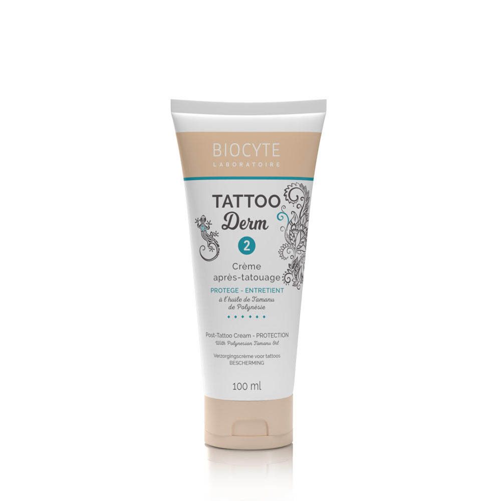 Tube avec nom du produit et logo. Texte: Tattoo Derm 2 Crème après-tatouage. 100 ml.