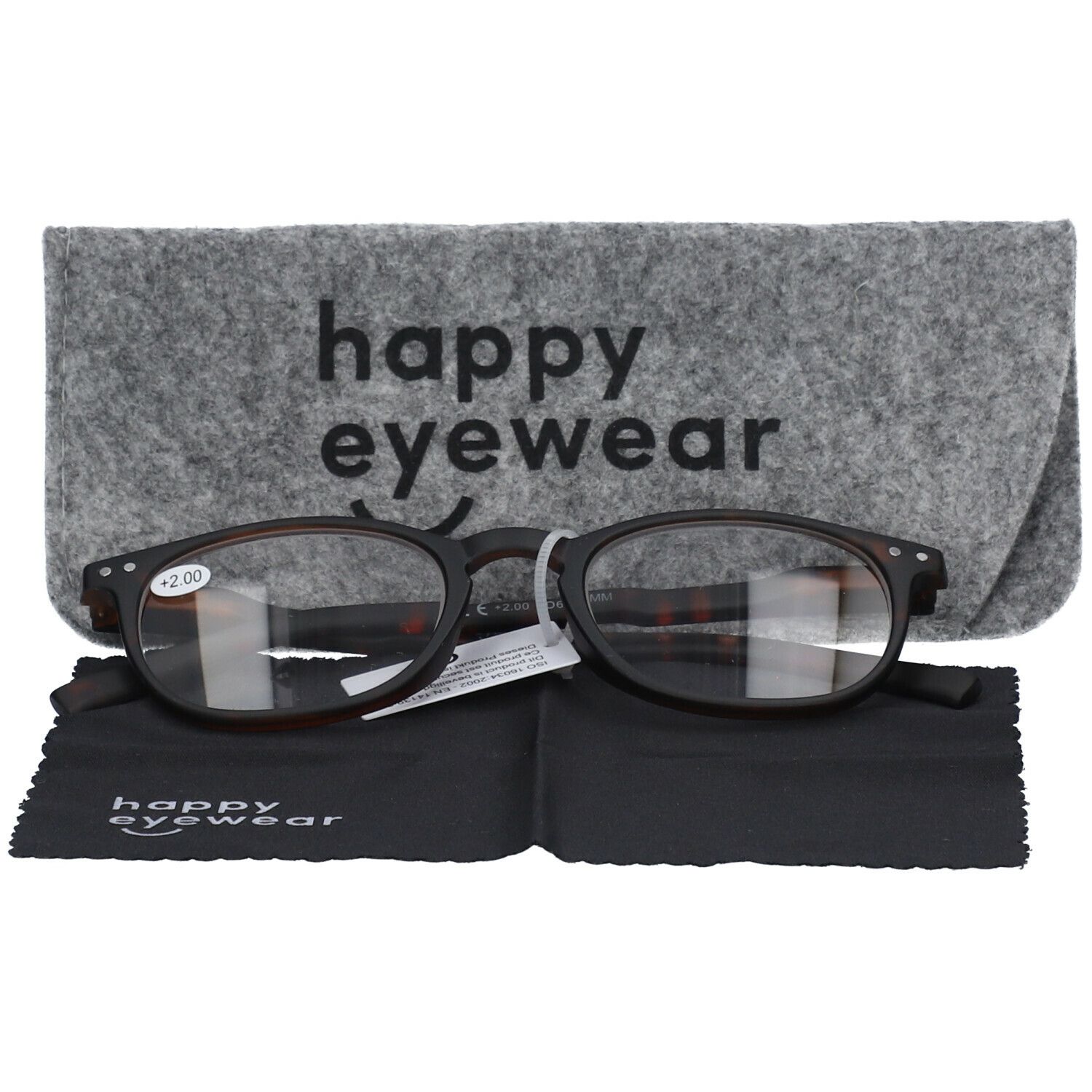 Brille mit braunem Rahmen, Etui und Putztuch. Auf dem Glas steht +2.00. Auf dem Etui steht "happy eyewear".