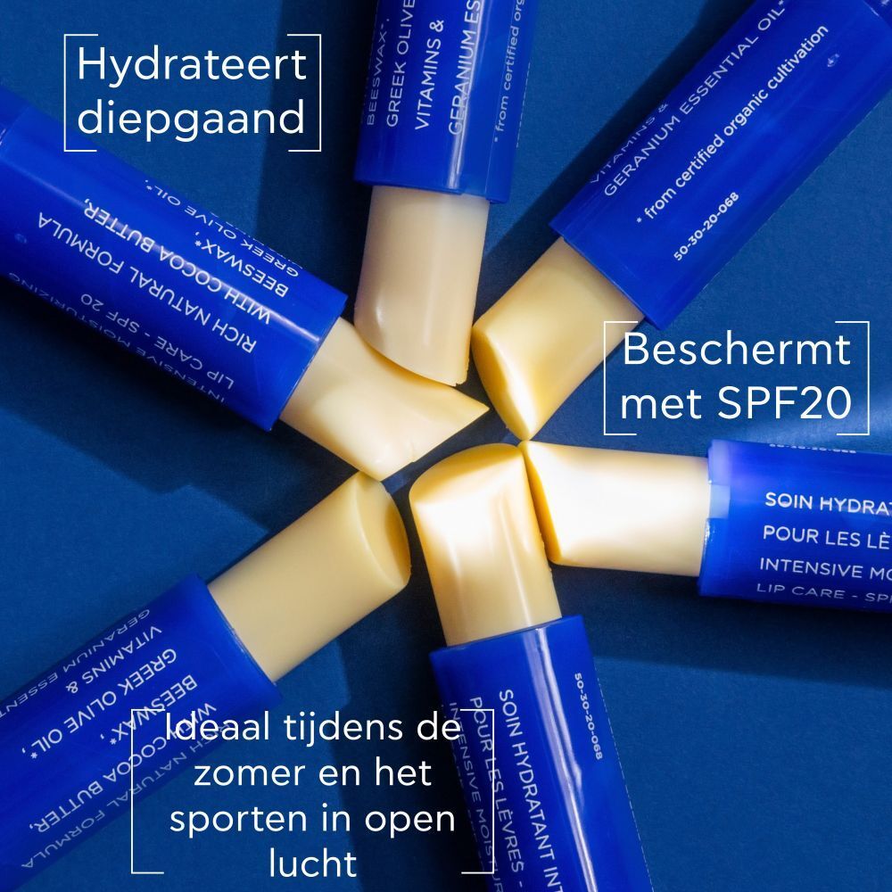 Meerdere geopende lippenbalsems, met tekst: Hydrateert diepgaand, Beschermt met SPF20.