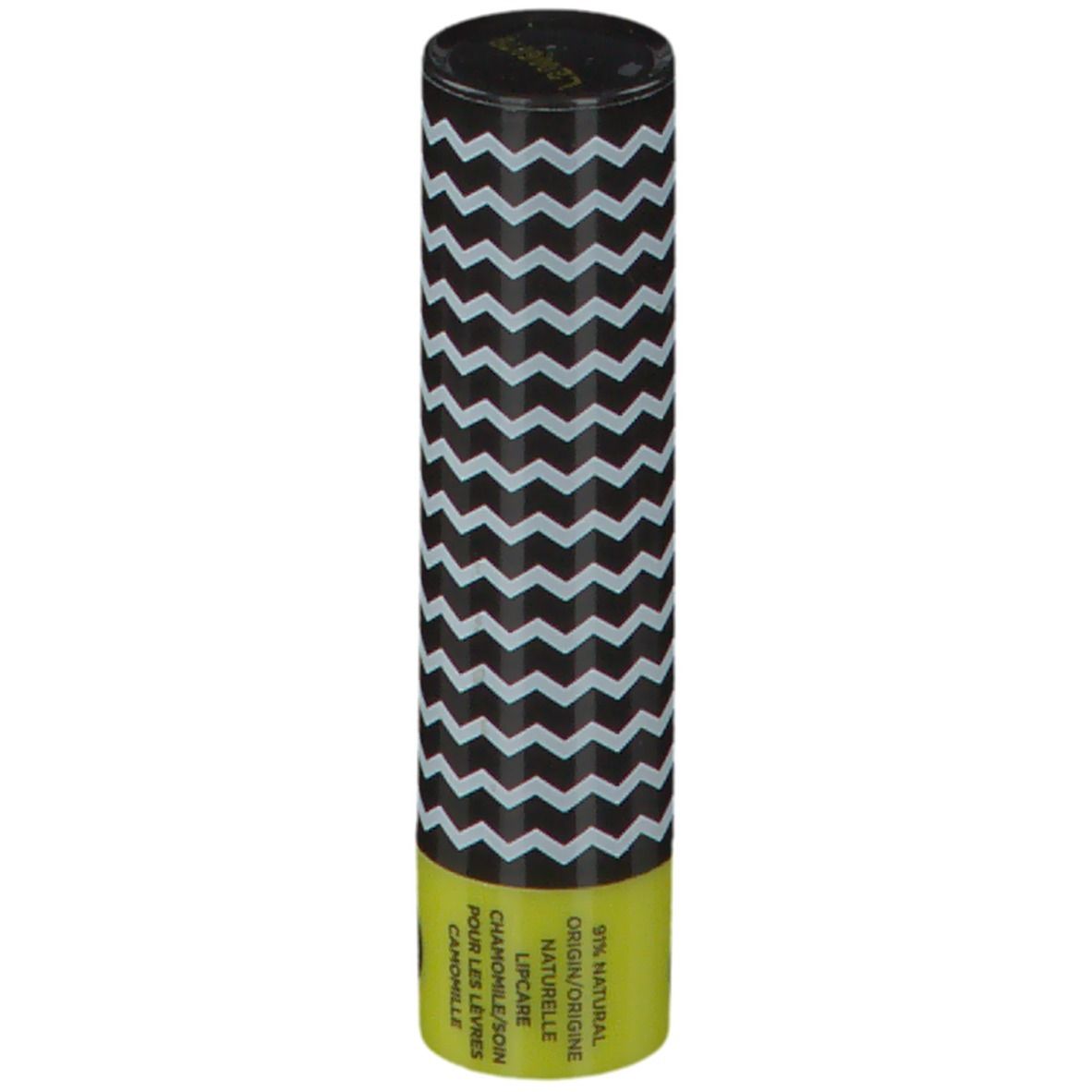 Lippenpflegestift mit schwarz-weißem Zickzackmuster. Gelber Bereich mit Produktnamen und Logo. Schwarzer Deckel.