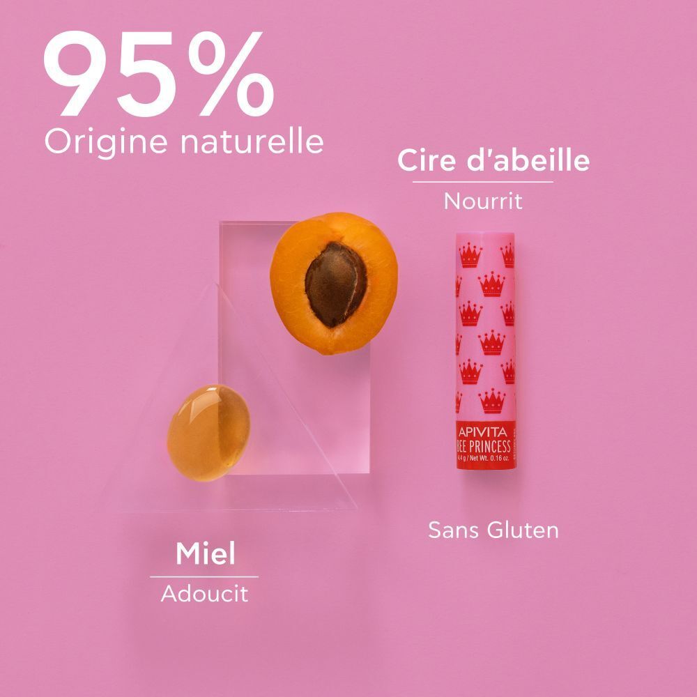Gros plan d'un visage souriant. Texte : Texture douce et goût fruité de pêche.
