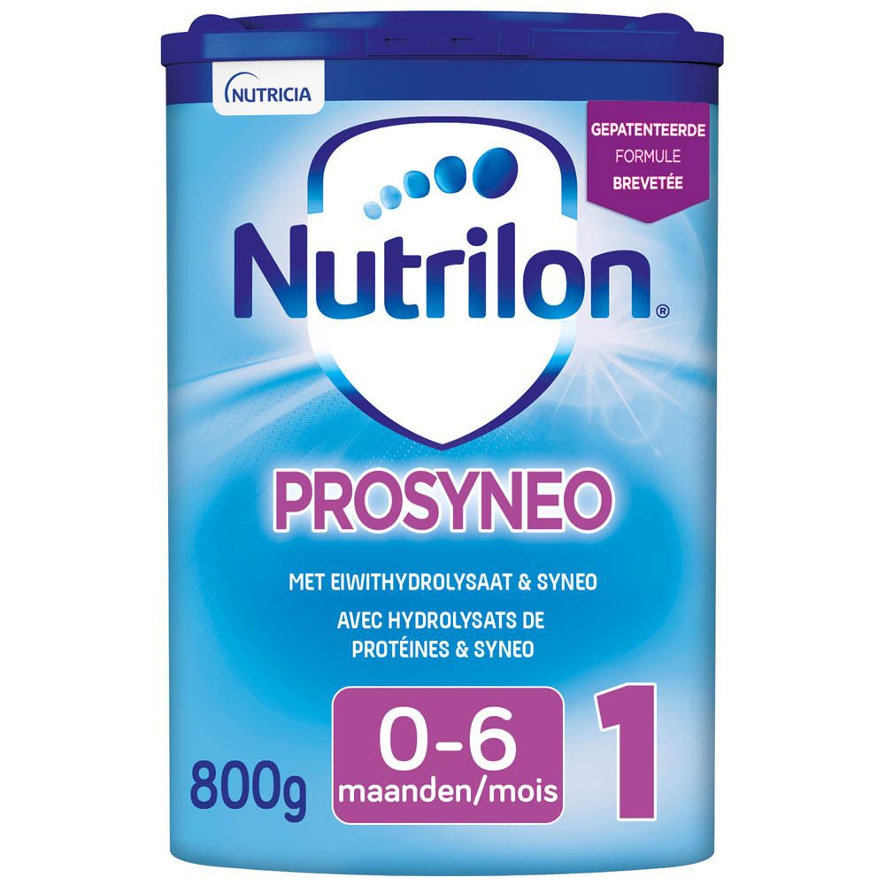 Blauwverpakking Nutrilon Prosyneo 1. Bevat melkpoeder voor zuigelingen vanaf de geboorte. Met opschrift 0-6 maanden.
