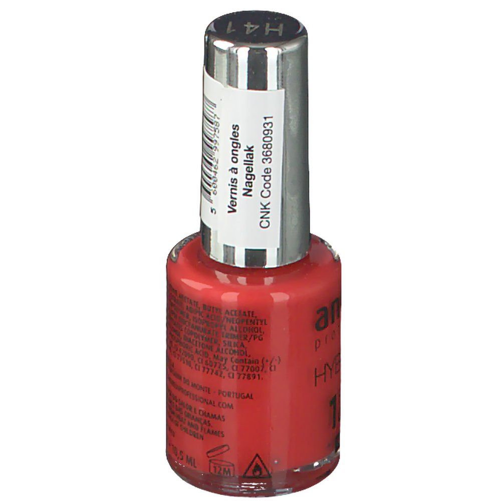Nagellakflesje met rode vloeistof. Etiket met productinformatie, inclusief CNK Code 3680931.