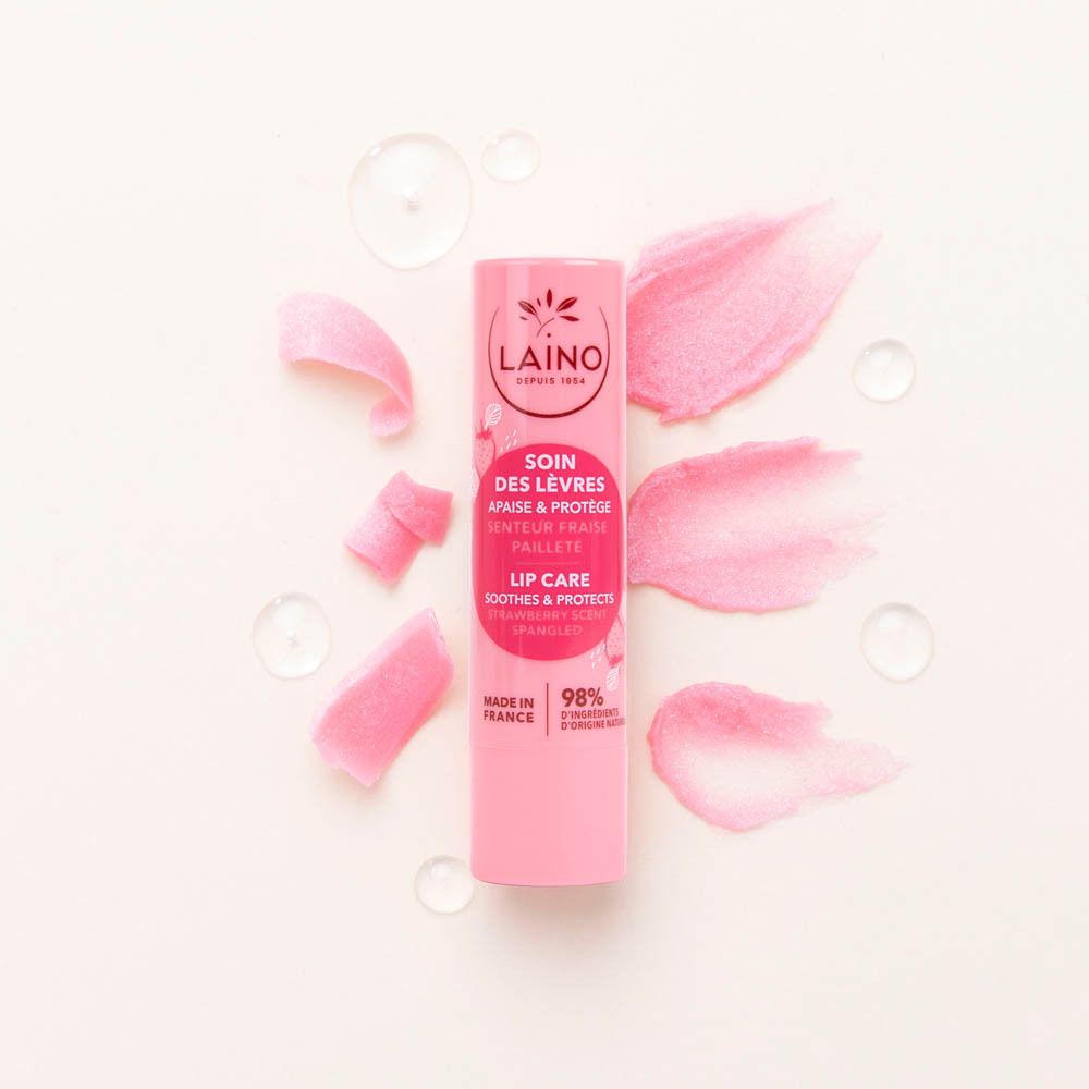 Stick de soin des lèvres rose avec décor fraise. Inscriptions: LAINO, SOIN DES LÈVRES, parfum fraise, 98% ingrédients naturels. Fabriqué en France.
