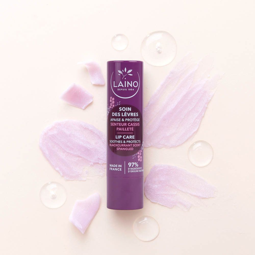 Stick de soin des lèvres violet. Logo blanc et texte: LAINO, SOIN DES LÈVRES, Cassis. 4g.