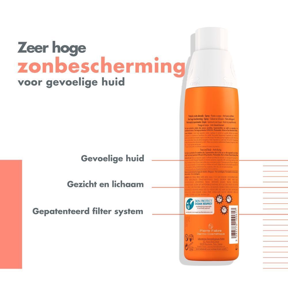 Achterkant van een oranje sprayfles met witte dop. Tekst en logo's. Merk: Avène.