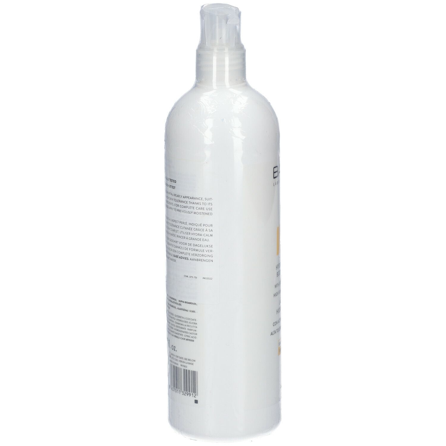 Weiße Flasche mit Pumpverschluss, Produkt in Folie verpackt. Aufschrift: BABÉ, Hydra-Calm Body Wash, mit Jojoba Active.