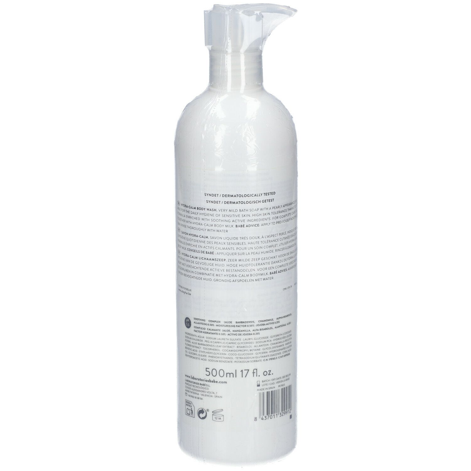 Weiße Flasche mit Pumpverschluss, Produkt in Folie verpackt. Aufschrift: BABÉ, Hydra-Calm Body Wash, mit Jojoba Active.