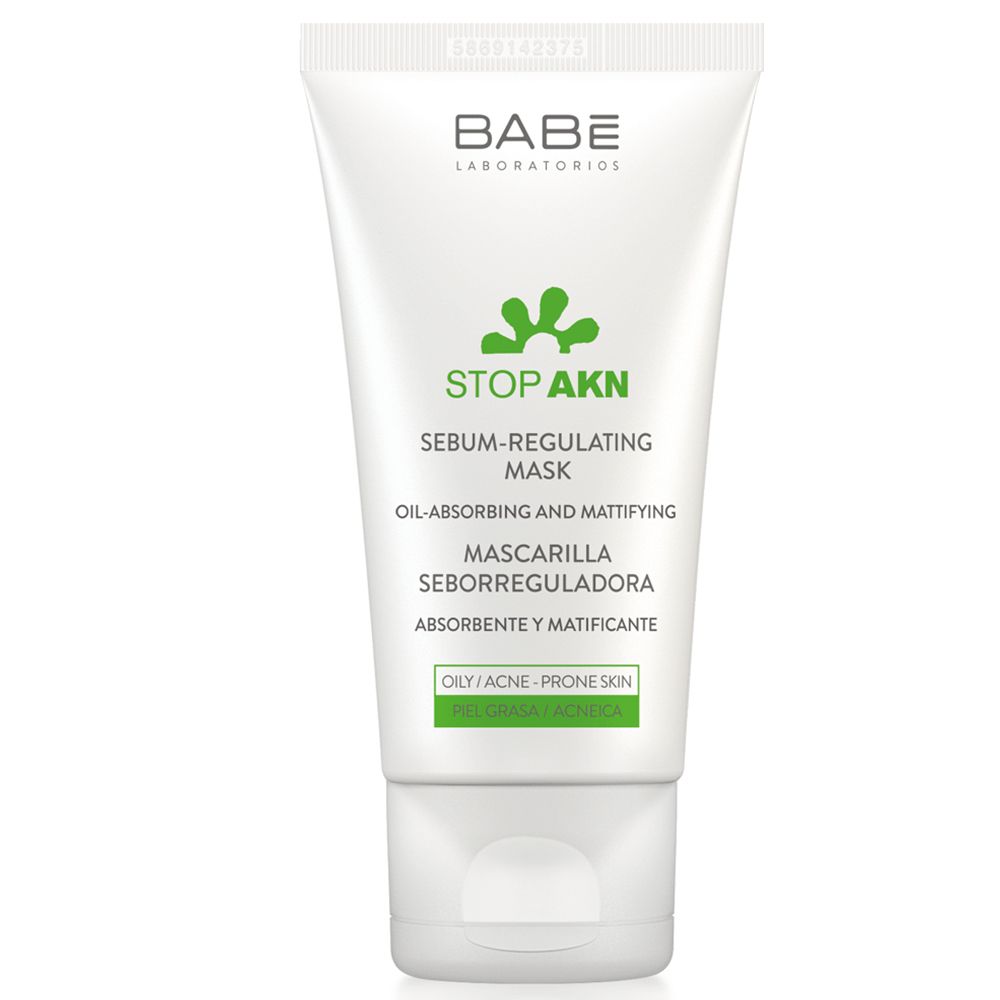Tube blanc avec des accents verts. Inscription: BABÉ, STOP AKN, Masque sébo-régulateur. Pour peaux grasses/à tendance acnéique.