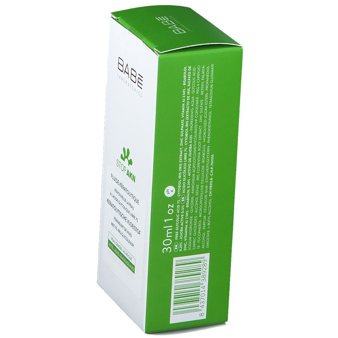 Emballage blanc et vert, en biais. Inscription: BABE Laboratorios, STOP AKN, Fluide kératolytique. Ingrédients sur le côté.