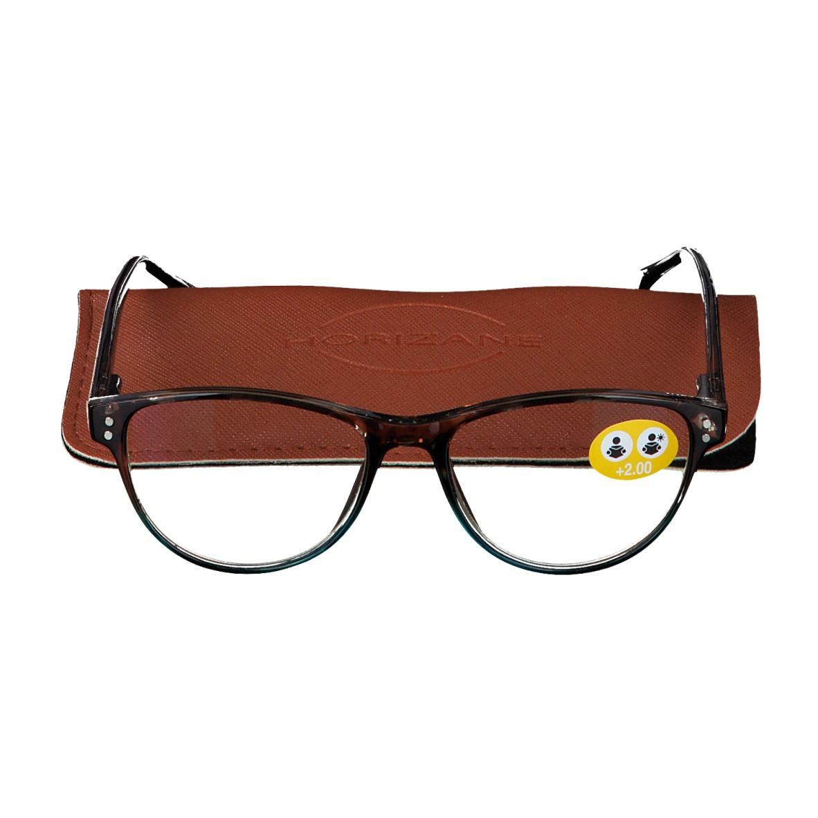 Lunettes marron avec étui. Un autocollant +2,00 est apposé sur les lunettes.