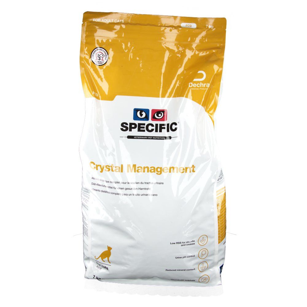 Beutel mit Tierfutter. Aufschrift SPECIFIC Crystal Management. Gelb-weiße Verpackung. Für erwachsene Katzen.