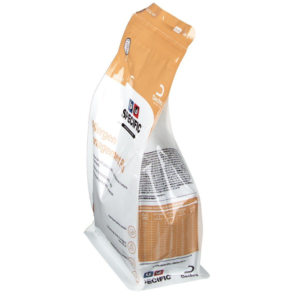 Schräg stehender Beutel SPECIFIC Allergen Management Plus. Weiß-braune Verpackung mit Produktinformationen. Dechra Logo.