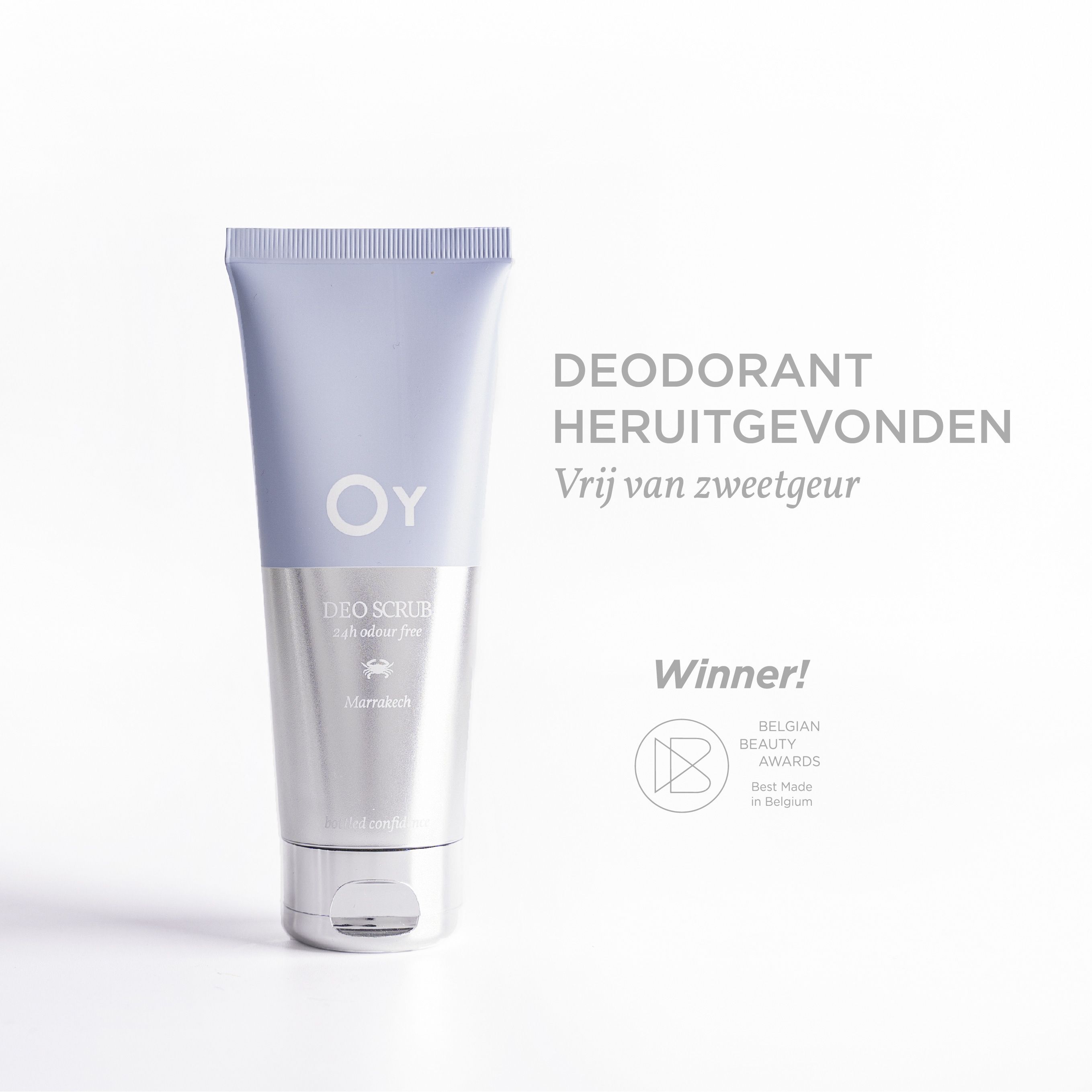 Lichtblauwe tube met zilveren middenstuk. OY-logo en 'DEO SCRUB'. Onderscheiding 'Winner!'.