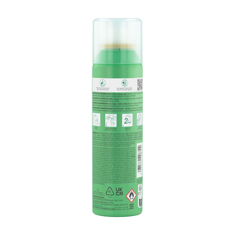 Femme souriante aux cheveux longs et bruns. Texte : 24H cheveux purifiés.