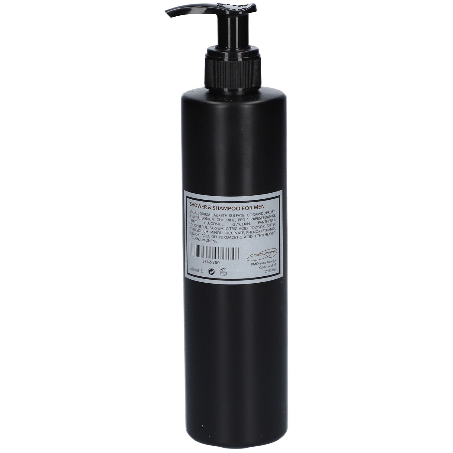 Zwarte fles met zwarte pomp. Etiket met tekst: Shower & Shampoo for men. Streepjescode.