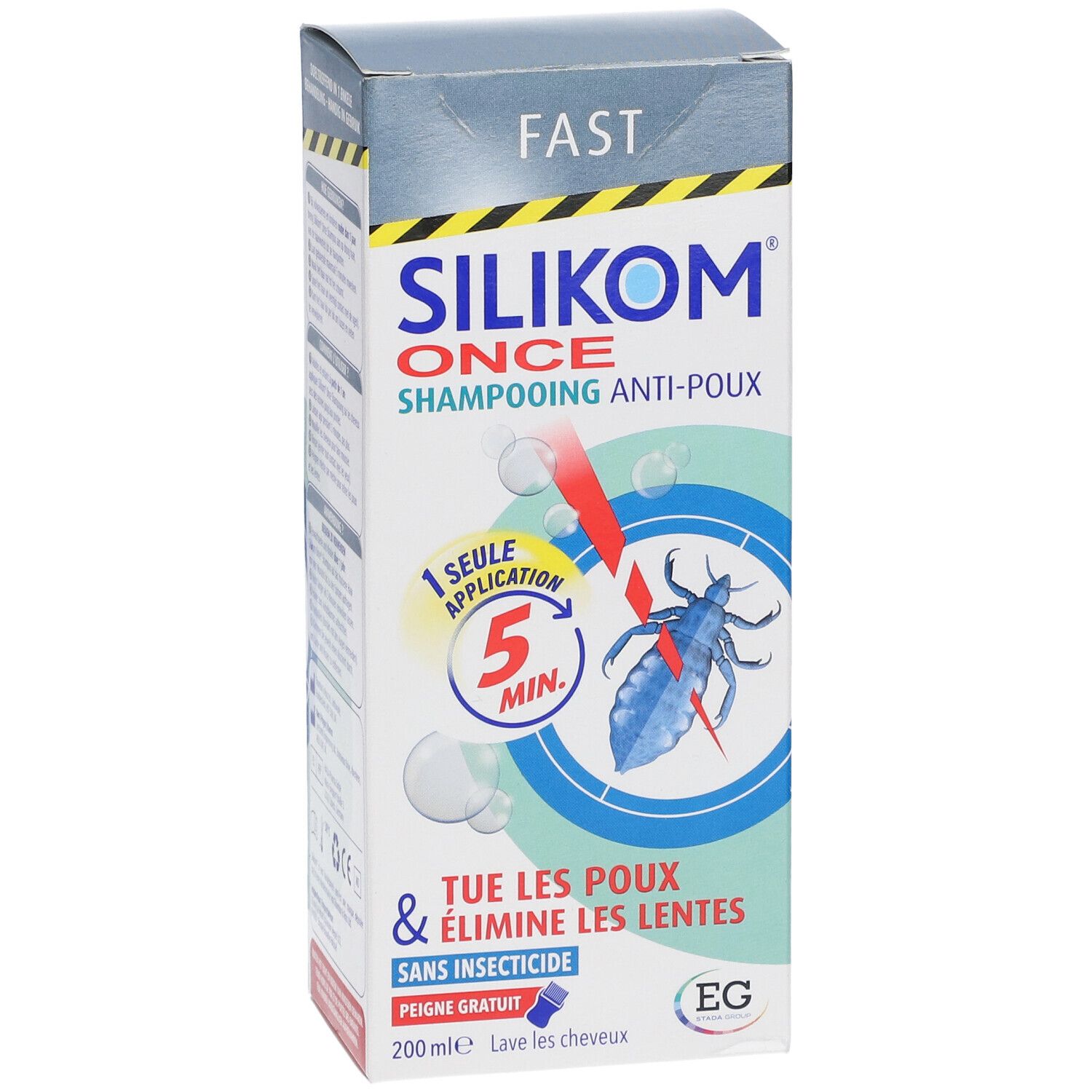 Femme lave les cheveux d'un enfant avec Silikom Once Shampooing.