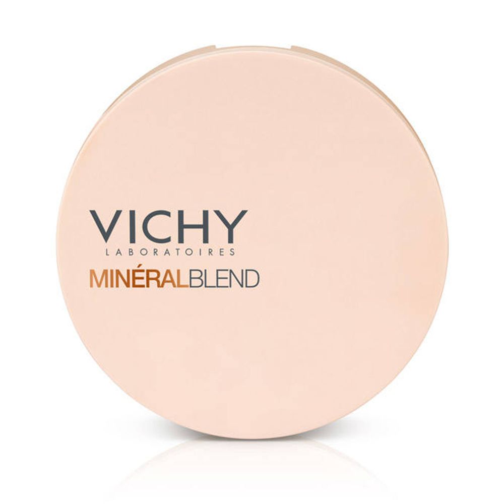 Boîtier de poudre rond fermé. VICHY et Minéralblend sont inscrits sur le couvercle.