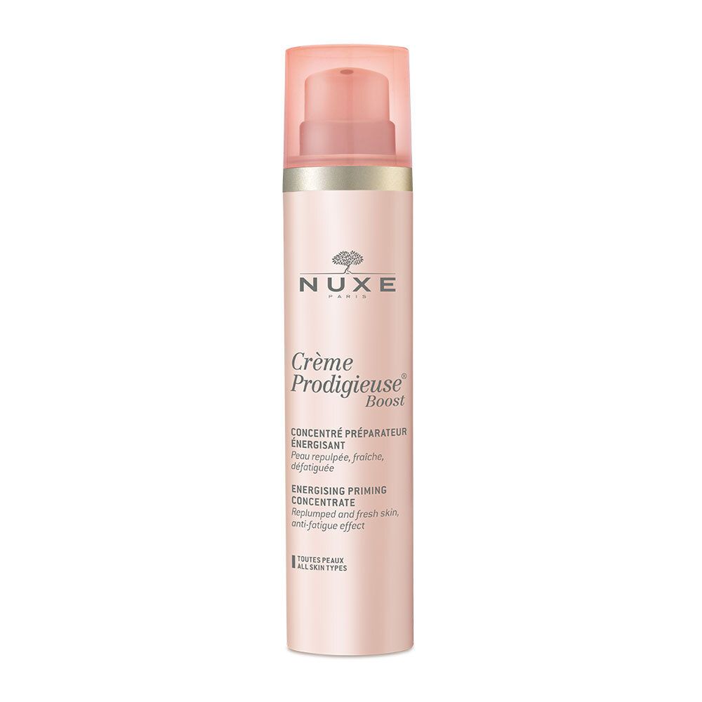 Flacon rose avec pompe. Inscription: Nuxe Paris, Crème Prodigieuse Boost. Concentré énergisant.