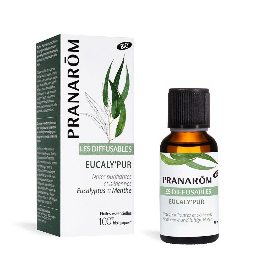 Flacon en verre brun et boîte. Inscriptions: Pranarôm, Eucaly'Pur, Bio. Contient des huiles essentielles.