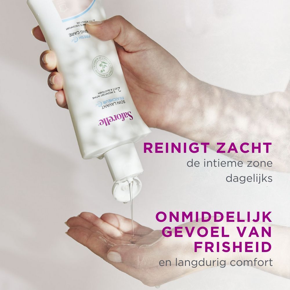 Hand, die Saforelle-Produkt hält. Flüssigkeit fließt. Text: Reinigt sanft. Sofortiges Frischegefühl.
