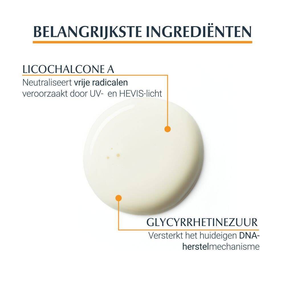 Close-up van een witte crème. Tekst: Belangrijkste ingrediënten: Licochalcone A, Glycyrrhetinezuur.