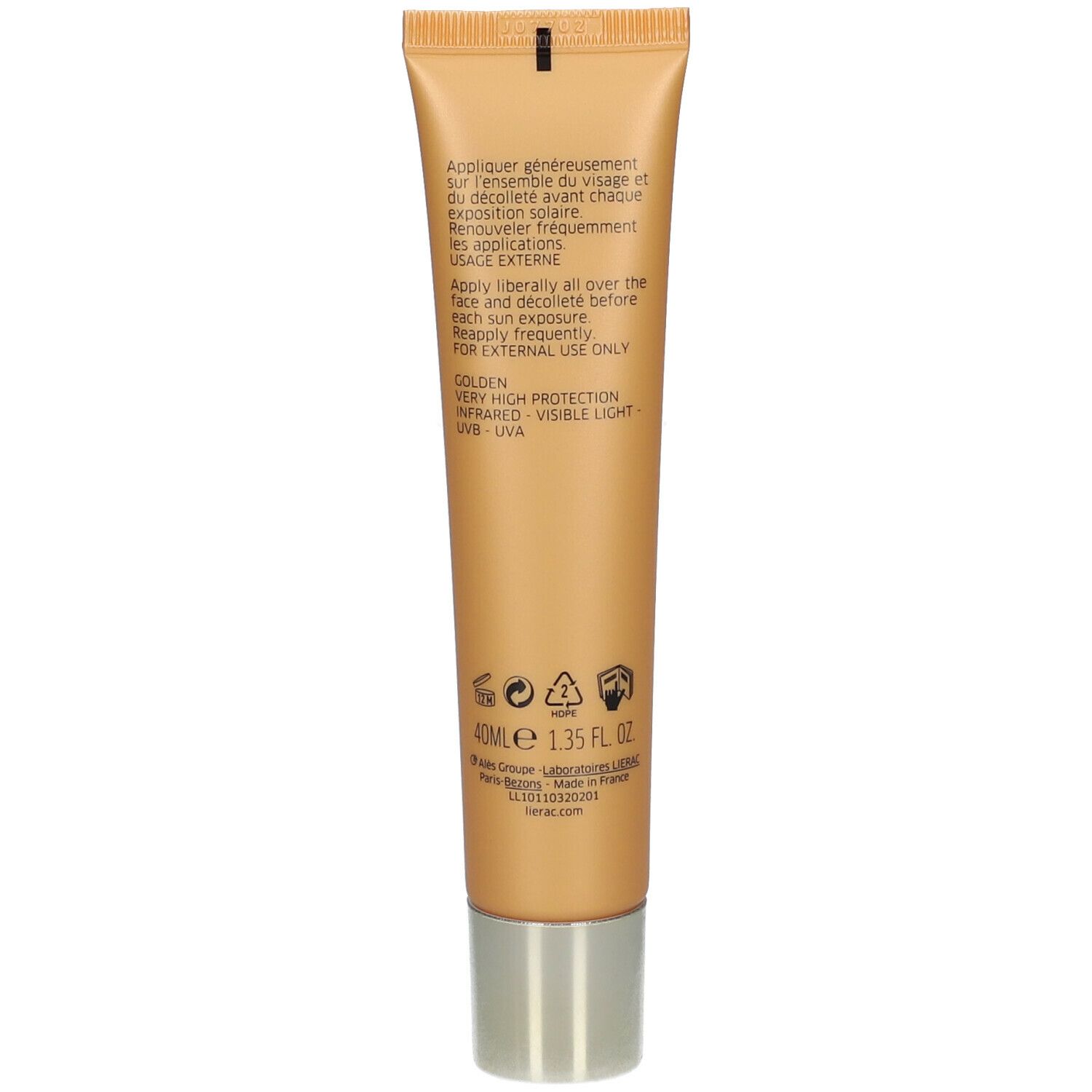 Dos d'un tube doré de crème solaire. Marque Lierac. Inscription: 40ml, 1.35 fl. oz. Instructions d'utilisation en anglais et français.
