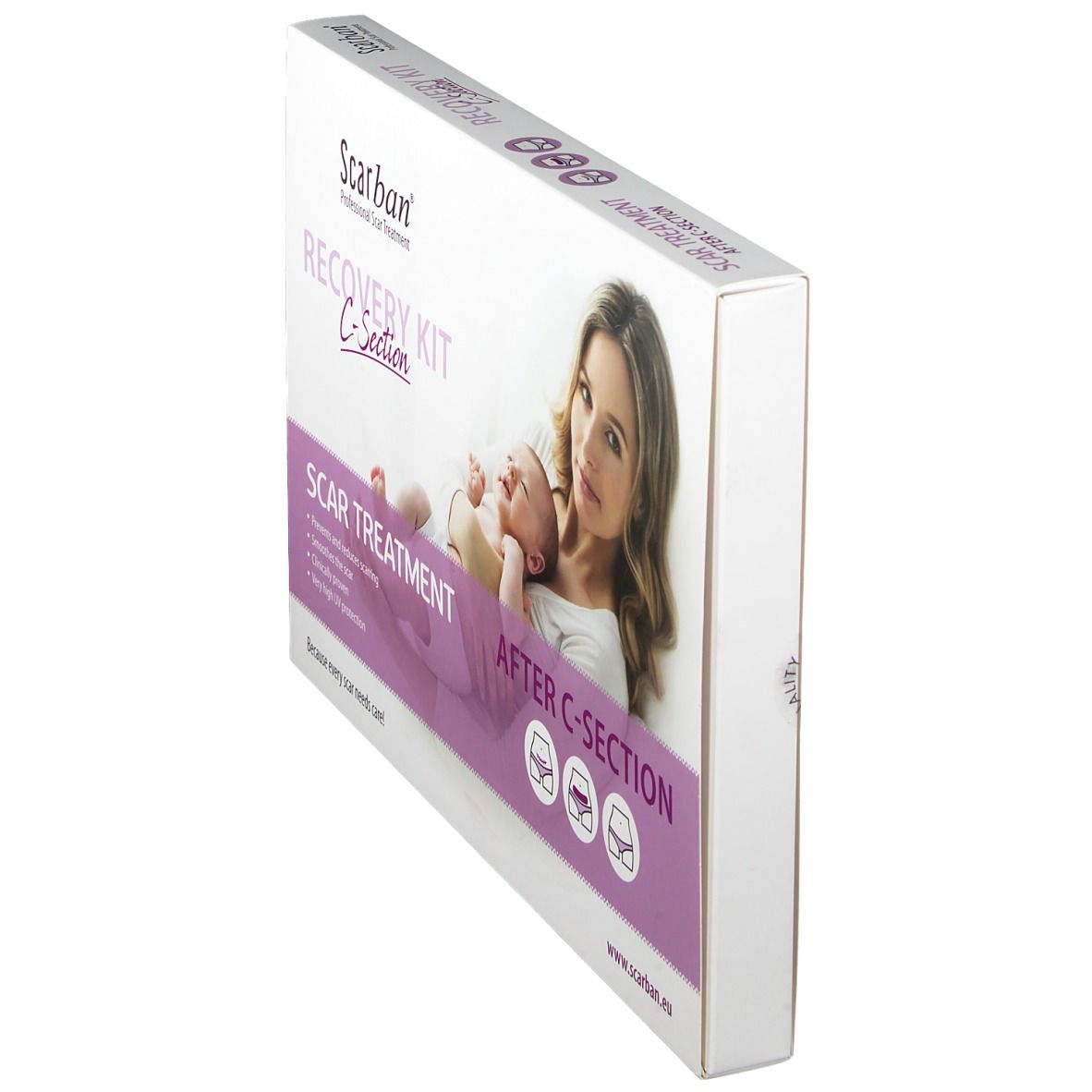 Schräg stehende Produktverpackung. Aufschrift: Scarban Recovery Kit C-Section. Narbenbehandlung nach Kaiserschnitt.