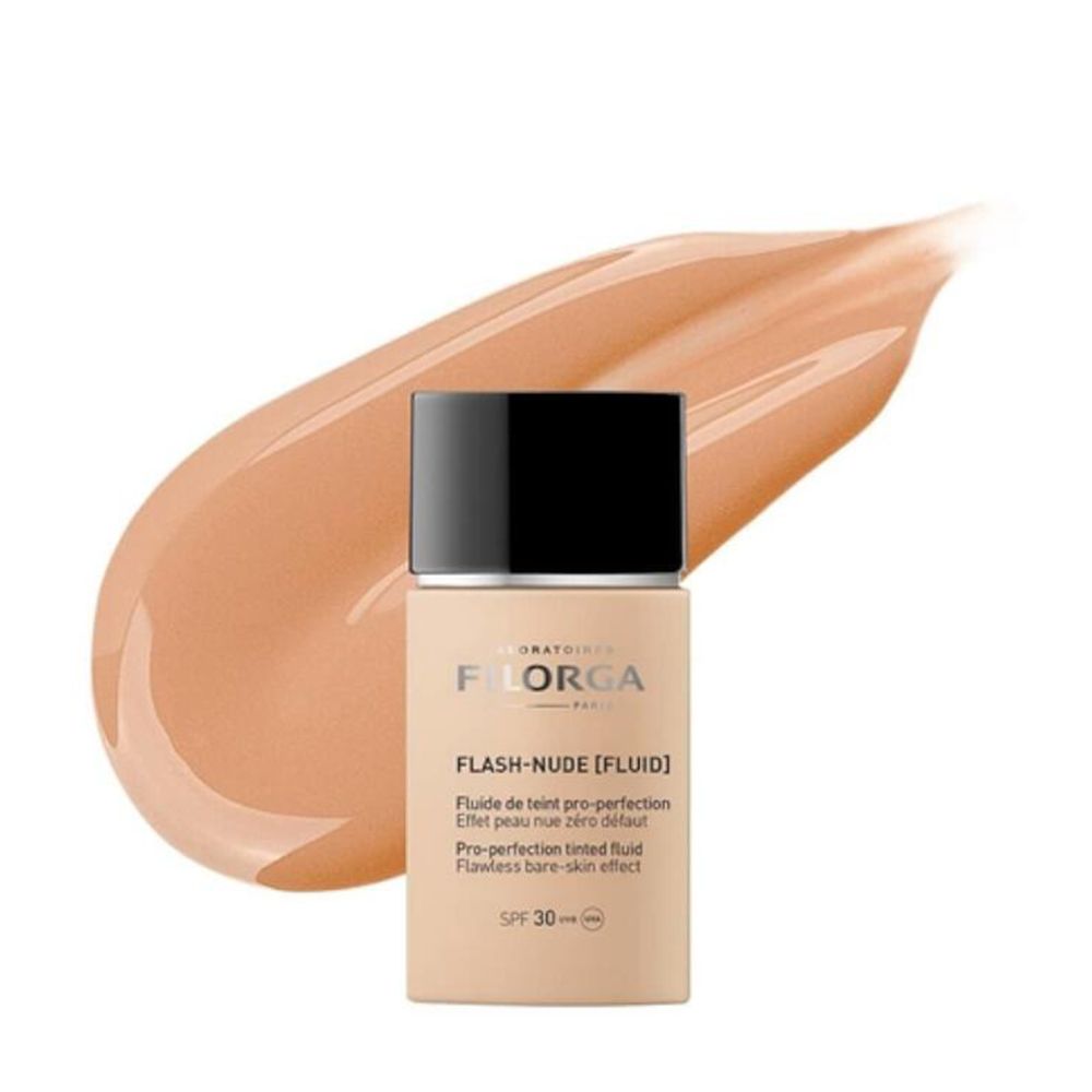 Beige Flasche mit schwarzem Deckel. Text: FILORGA, FLASH-NUDE [FLUID], SPF 30. Daneben ein Farbklecks.